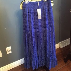 New with tags Solitaire lace layered skirt Large