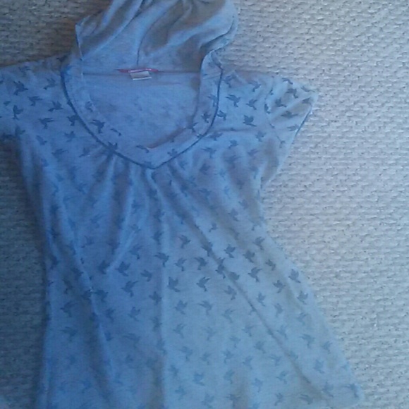 Grey shirt with hood.