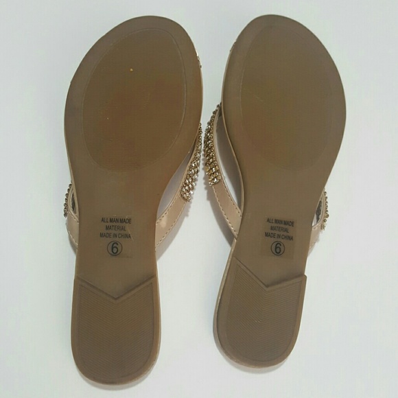 🚫 SOLD!!! 🚫 Gold Soda sandals - Picture 3 of 3