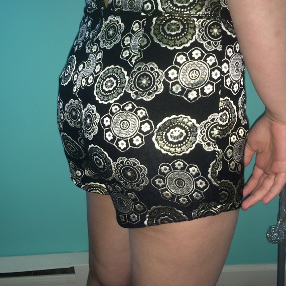 HOLLISTER SHORTS ! - Picture 3 of 4