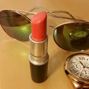 MAC cremesheen lipstick