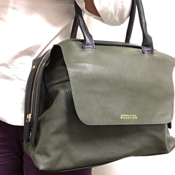 Gorgeous Kenneth Cole reaction bucket bag.