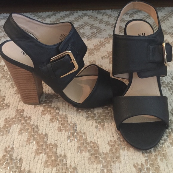 Black sandal heels - Picture 2 of 3