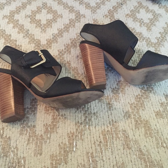 Black sandal heels - Picture 3 of 3
