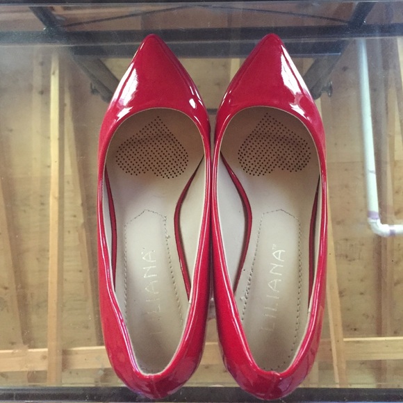 Red pumps *final sale*