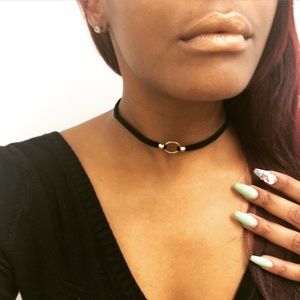 "RiRi" choker