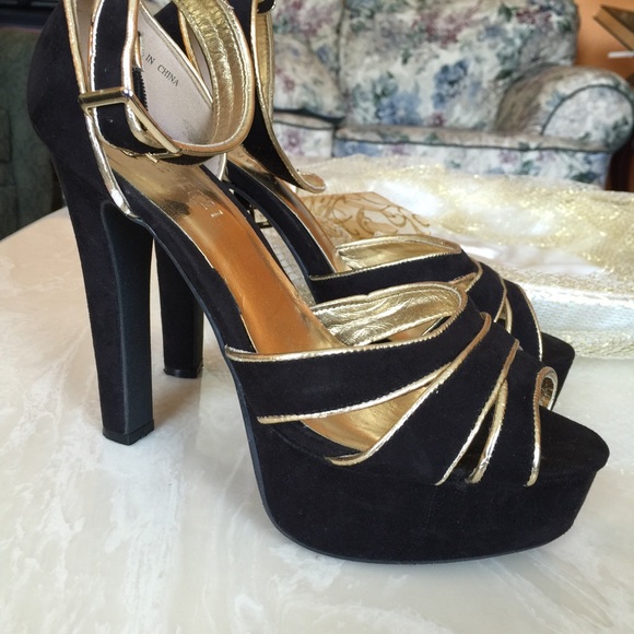 Heels - Picture 2 of 3