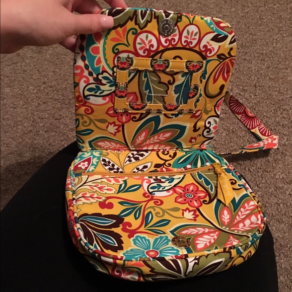 Vera Bradley CROSSBODY! - Picture 3 of 4