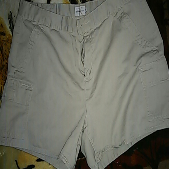 Cargo shorts - Picture 2 of 3
