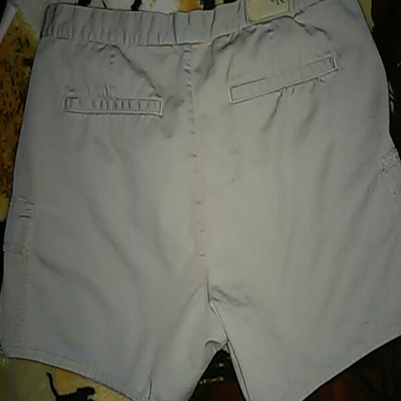 Cargo shorts - Picture 3 of 3
