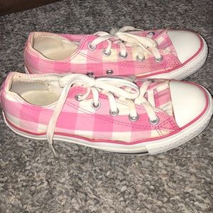 Pink checkered converse