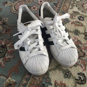 Kids 3.5, w 5.5 black and white adidas superstars