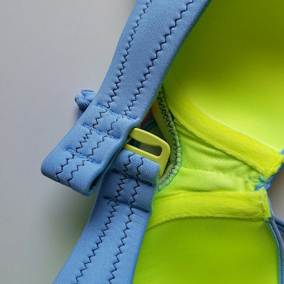 NWOT Victoria's Secret Flirt Bandeau Swim Top - Picture 3 of 4