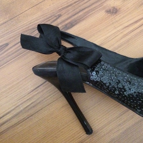 Sequined peep toe heels with bow - Picture 3 of 3