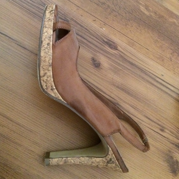 Tan peep toe sandals with cork heel - Picture 2 of 2
