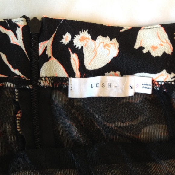 Floral Lush Mini Skirt 🔹 NWOT - Picture 4 of 4