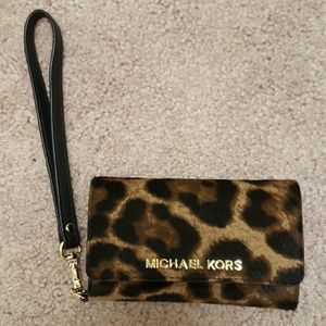 Michael Kors iPhone 5 wristlet