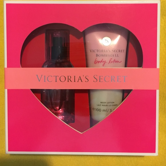 Victoria's Secret Accessories - Victoria's Secret bombshell set