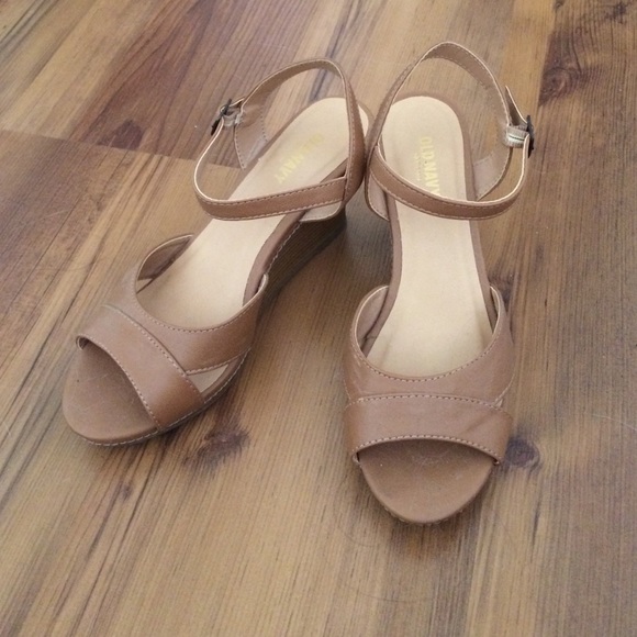 Tan wedges - Picture 1 of 2