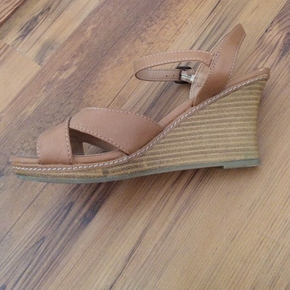 Tan wedges - Picture 2 of 2