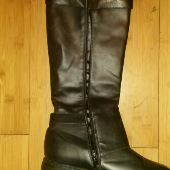 Boots - Picture 4 of 4