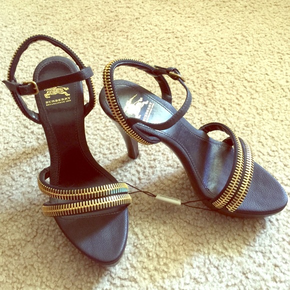 🌟Authentic Burberry Zipper Heels. GORGEOUS!🌟 NWT