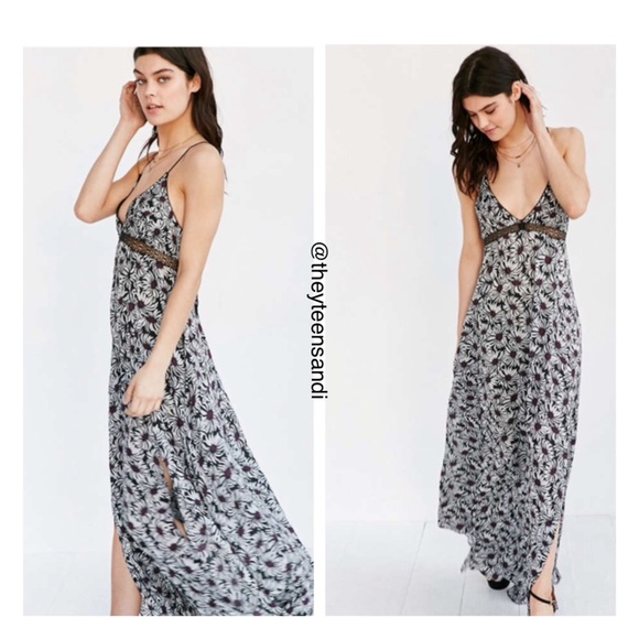 Urban Outfitters Daisy Deluxe Maxi Dress - Picture 2 of 4