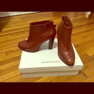 BR heel boots- new