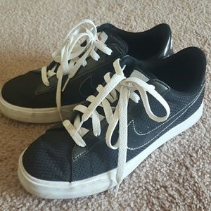 REDUCED! NIKE Black shoes