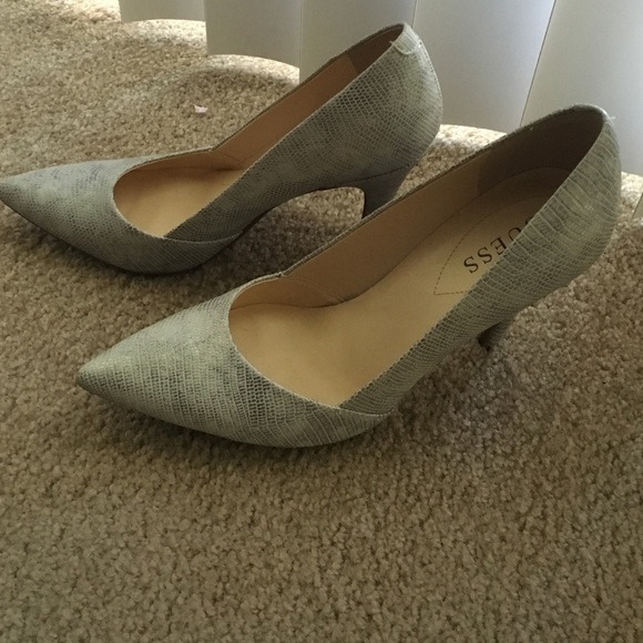 Pumps - Picture 2 of 3