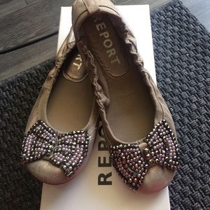 Report FOLEY Flat..comes with original box!