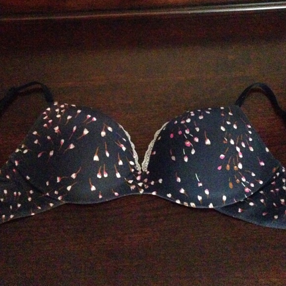 Victoria's Secret Plunge Bra 34C