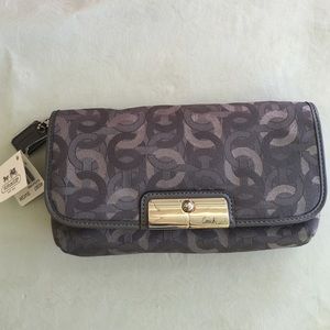 Coach clutch/large wristlet