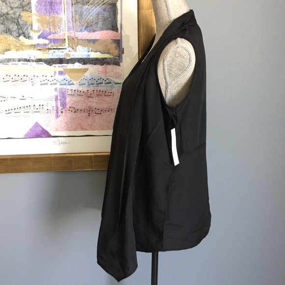 Larry Levine Flyaway Front Blouse - Picture 4 of 4