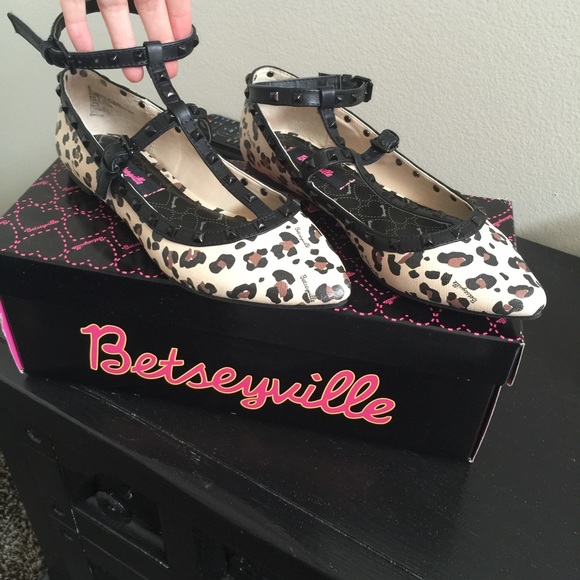 ***SOLD***New Betseyville studded flats black