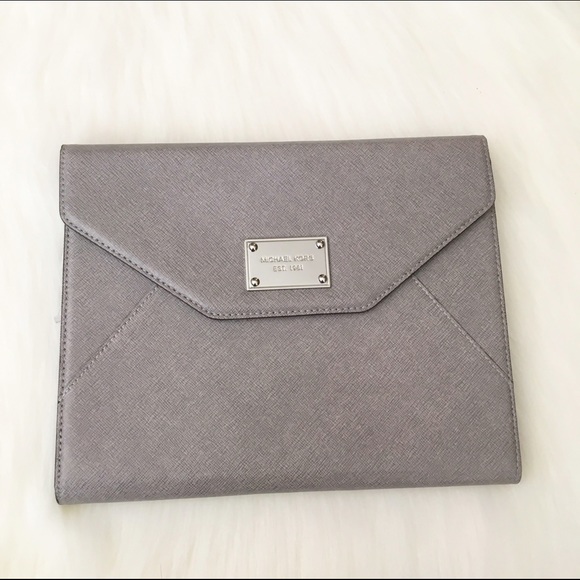 MICHAEL Michael Kors Accessories - 🚨 FINAL PRICE Michael Kors Gray iPad Case Clutch