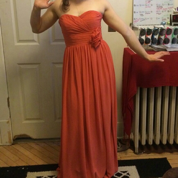 Beautiful strapless sweetheart neckline dress