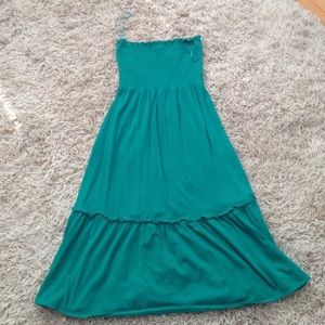 Gorgeous green strapless dress!