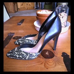 *Closet Closing 9/18* Vince Camuto heels NWOB