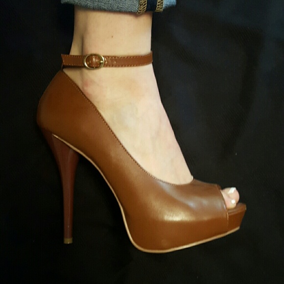 Platform Peep Toe Pumps