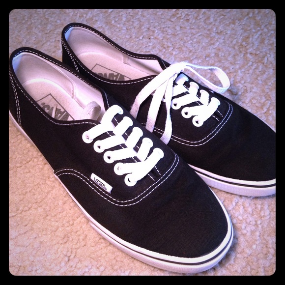 Authentic Black Vans ⚫️