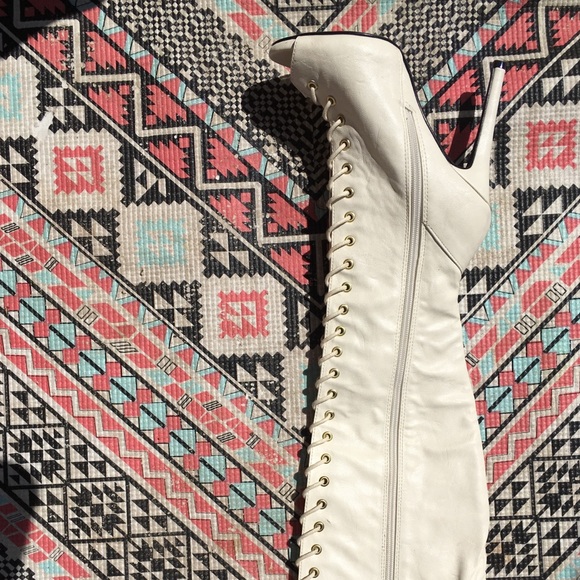 Lace up thigh high boots. White and gold