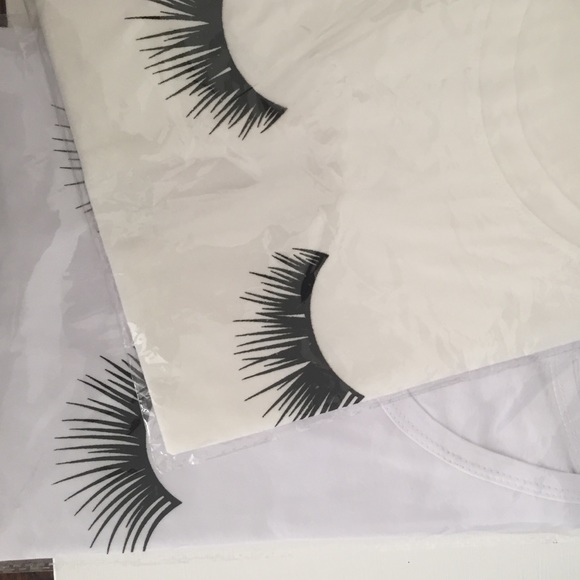 xoxo kait eyelash t-shirt - Picture 2 of 2