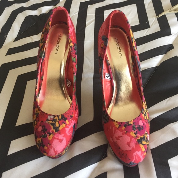 Floral print heels