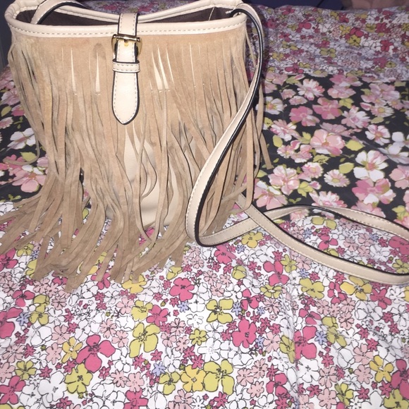 Fringed Cross body purse🌸