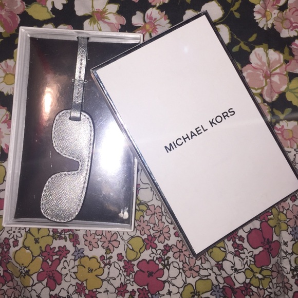 🕶Michael Kors Monogram Charm 🕶