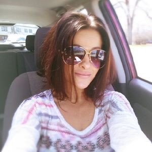 Meet your Posher, Ana