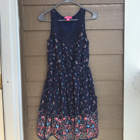 blue floral dress with lace collar - Picture 3 of 4