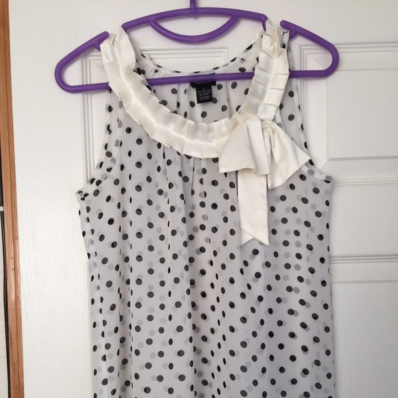 Shear sleeveless top