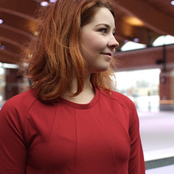 Fun red dress - Picture 3 of 5